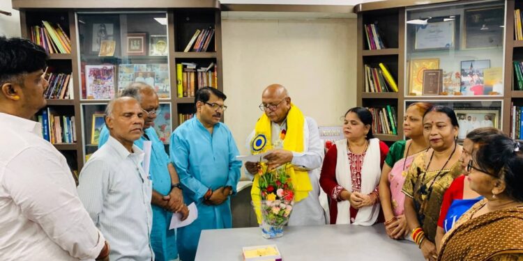 jamshedpur lodhi kshatriya mahasabha-अखिल भारतीय लोधी क्षत्रिय महासभा ने विधायक सरयू राय से की मुलाकात, मांग पत्र सौंपा, सामुदायिक भवन की मांग