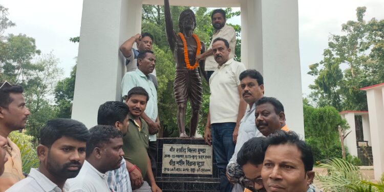jamshedpur rural tribute- बहरागोड़ा में भगवान बिरसा मुंडा की 126वीं पुण्यतिथि पर विधायक ने किया नमन, दी गयी श्रद्धांजलि jamshedpur rural tribute- बहरागोड़ा में भगवान बिरसा मुंडा की 126वीं पुण्यतिथि पर विधायक ने किया नमन, दी गयी श्रद्धांजलि