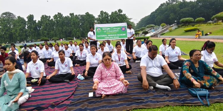 Srinath University international yoga day- श्रीनाथ कॉलेज ऑफ एजुकेशन व श्रीनाथ विवि की ओर से योग शिविर आयोजित, शिक्षकों व विद्यार्थियों ने बढ़- चढकर लिया हिस्सा, योगाभ्यास कर योग की महत्ता बतायी, प्रतियोगिता के विजेताओं को किया गया पुरस्कृत