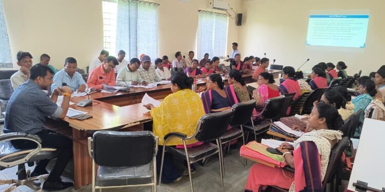jamshedpur SIR 2026 : मतदाता सूची का विशेष गहन पुनरीक्षण – 2026 को लेकर बीएलओ एवं बीएलओ पर्यवेक्षकों को दिया गया प्रशिक्षण, घर-घर सत्यापन, गणना प्रपत्र संकलन और इसीआइनेट प्रविष्टि की प्रक्रिया से कराया गया अवगत jamshedpur SIR 2026 : मतदाता सूची का विशेष गहन पुनरीक्षण – 2026 को लेकर बीएलओ एवं बीएलओ पर्यवेक्षकों को दिया गया प्रशिक्षण, घर-घर सत्यापन, गणना प्रपत्र संकलन और इसीआइनेट प्रविष्टि की प्रक्रिया से कराया गया अवगत