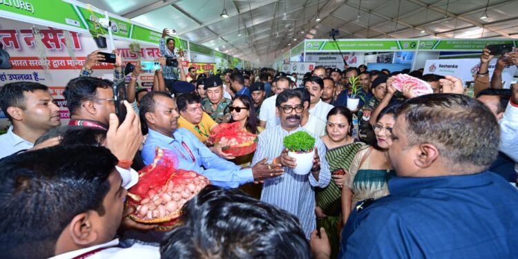 Jharkhand agriculture business mela : रांची में आयोजित तीन दिवसीय ‘झारखंड कृषि व्यापार मेला-2026’ शुरू, मुख्यमंत्री ने कृषि व्यापार मेला-2026 के लोगो का किया लोकार्पण