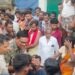 jamshedpur rural accident – पटमदा के लोवाडीह में अनियंत्रित कार दुकान में घुसी, बाल बाल बचे दुकानदार व बच्चे,  ग्रामीणों ने किया जमकर हंगामा, पुलिस के साथ धक्कामुक्की, कार पर सवार युवकों की ग्रामीणों ने कर पिटाई, कार चालक घायल