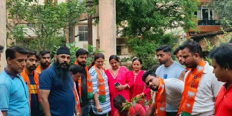 jamshedpur bjp-विश्व पर्यावरण दिवस पर भाजपा जुगसलाई मंडल ने चलाया ‘एक पेड़ मां के नाम’ अभियान, कई स्थानों पर लगाए फलदार पौधे, पर्यावरण संरक्षण का संदेश जन जन तक पहुंचाने का लिया संकल्प