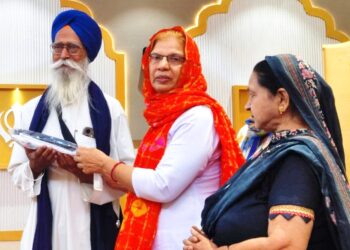 jamshedpur sakchi gurudwara- ‘ जपियो जिन अर्जन देव गुरु, फिर संकट जोन गर्भ ना आयो ‘ के पावन स्वर से गुंजायमान हुआ साकची गुरुद्वारा, 40 दिवसीय सुखमणी साहिब पाठ का भावपूर्ण समापन, स्त्री सत्संग सभा ने सेवादारों को किया सम्मानित jamshedpur sakchi gurudwara- ‘ जपियो जिन अर्जन देव गुरु, फिर संकट जोन गर्भ ना आयो ‘ के पावन स्वर से गुंजायमान हुआ साकची गुरुद्वारा, 40 दिवसीय सुखमणी साहिब पाठ का भावपूर्ण समापन, स्त्री सत्संग सभा ने सेवादारों को किया सम्मानित