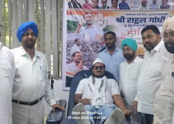 jamshedpur congress : कांग्रेस ने मनाया संसद में नेता प्रतिपक्ष राहुल गांधी का जन्मदिन, रक्तदान कर मनाया गया जन्मदिन