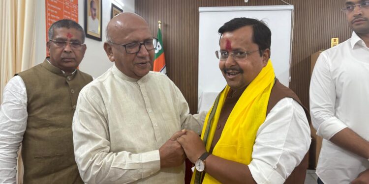 jamshedpur mla saryu meet bjp national president- भाजपा के राष्ट्रीय अध्यक्ष नितिन नवीन से मिले विधायक सरयू राय, कई विषयों पर हुई चर्चा jamshedpur mla saryu meet bjp national president- भाजपा के राष्ट्रीय अध्यक्ष नितिन नवीन से मिले विधायक सरयू राय, कई विषयों पर हुई चर्चा