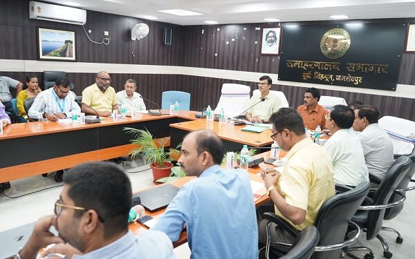 jamshedpur health department meeting : स्वास्थ्य सेवाओं में जवाबदेही और जमीनी निगरानी पर उपायुक्त का जोर, स्वास्थ्य विभाग की समीक्षा बैठक में टीकाकरण, कुपोषण प्रबंधन एवं संस्थागत प्रसव तथा अन्य कार्यक्रमों की हुई गहन समीक्षा jamshedpur health department meeting : स्वास्थ्य सेवाओं में जवाबदेही और जमीनी निगरानी पर उपायुक्त का जोर, स्वास्थ्य विभाग की समीक्षा बैठक में टीकाकरण, कुपोषण प्रबंधन एवं संस्थागत प्रसव तथा अन्य कार्यक्रमों की हुई गहन समीक्षा