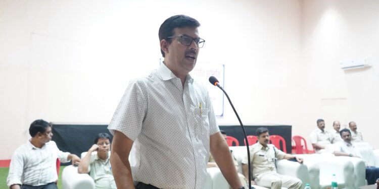 jamshedpur administration alert : मुहर्रम के शांतिपूर्ण एवं सौहार्दपूर्ण आयोजन को लेकर केंद्रीय शांति समिति की बैठक सम्पन्न, डीसी व एसएसपी ने विधि-व्यवस्था, सुरक्षा, यातायात, पेयजल, विद्युत एवं साफ-सफाई व्यवस्था की समीक्षा की