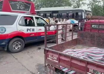 jamshedpur incident- मानगो बस स्टैंड में हादसा, बस के नीचे सो रहे युवक के सिर पर चढा चक्का, मौत, मृतक के पहचान में जुटी पुलिस jamshedpur incident- मानगो बस स्टैंड में हादसा, बस के नीचे सो रहे युवक के सिर पर चढा चक्का, मौत, मृतक के पहचान में जुटी पुलिस