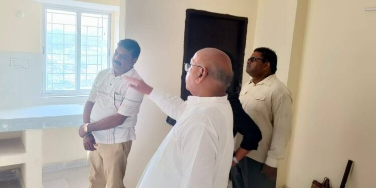 jamshedpur mla saryu roy visits pm awas yojna : जमशेदपुर के विधायक सरयू राय ने किया पीएम आवास के फ्लैटों का मुआयना, एक्स पर लिखा : 15 जून तक लाभार्थियों को चाबी दिलवा दें मंत्रीजी!