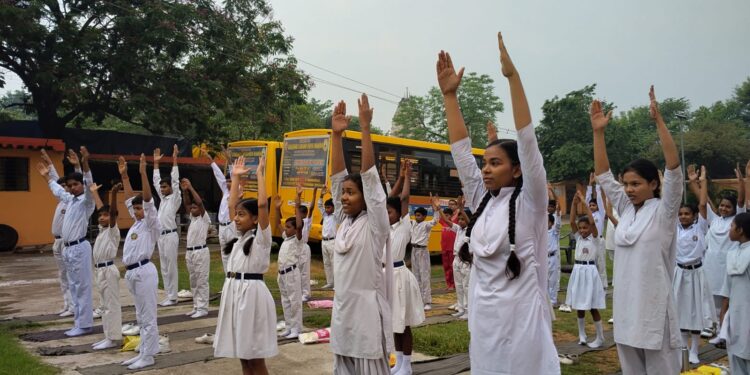 jamshedpur school- सरस्वती शिशु विद्या मंदिर, बागबेड़ा में धूमधाम से मनाया गया अंतरराष्ट्रीय योग दिवस, स्वस्थ व संतुलित जीवन के लिए योग जरूरी jamshedpur school- सरस्वती शिशु विद्या मंदिर, बागबेड़ा में धूमधाम से मनाया गया अंतरराष्ट्रीय योग दिवस, स्वस्थ व संतुलित जीवन के लिए योग जरूरी