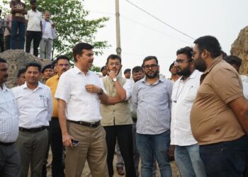 jamshedpur dc inspection- मानगो के बालिगुमा में स्वर्णरेखा नदी तट पर निर्माणाधीन वाटर टावर का उपायुक्त ने किया निरीक्षण, एमजीएम अस्पताल को निर्बाध पेयजल आपूर्ति सुनिश्चित करने को लेकर जिला प्रशासन गंभीर,15 जून तक कार्य पूर्ण कर जलापूर्ति शुरू करने का दिया गया निर्देश, विलंब होने पर कानूनी कार्रवाई की चेतावनी