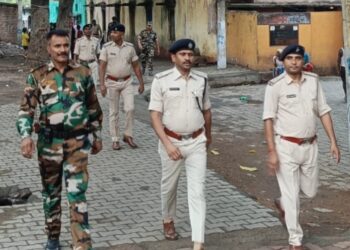 jamshedpur Burmamines Flag march- बर्मामाइंस में मोहर्रम के मद्देनजर पुलिस ने निकाला फ्लैग मार्च, सौहार्द और शांति पूर्वक पर्व मनाने की अपील