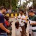 jamshedpur prayatna- सामाजिक संस्था प्रयत्न का ‘साप्ताहिक भोजन वितरण कार्यक्रम’ आयोजित, गोलपहाड़ी मंदिर व रेलवे स्टेशन के बाहर जरुरतमंदों के बीच भोजन वितरित ​