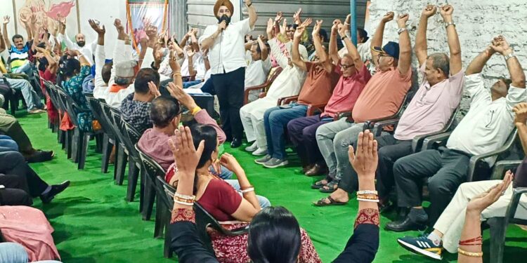 Jamshedpur naman shradhanjali sabha : नमन परिवार ने श्रद्धांजलि कार्यक्रम में किया बिरसा के विचारों को आत्मसात करने का आह्वान, बिरसा मुण्डा अमर रहे के नारों से गूंज उठा नमन कार्यालय Jamshedpur naman shradhanjali sabha : नमन परिवार ने श्रद्धांजलि कार्यक्रम में किया बिरसा के विचारों को आत्मसात करने का आह्वान, बिरसा मुण्डा अमर रहे के नारों से गूंज उठा नमन कार्यालय