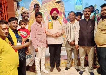 jamshedpur puja : बर्मामाइंस के कैरेज कॉलोनी में हुआ भव्य मां पहाड़ी की पूजा, अमरप्रीत सिंह काले ने लिया मां का आशीर्वाद