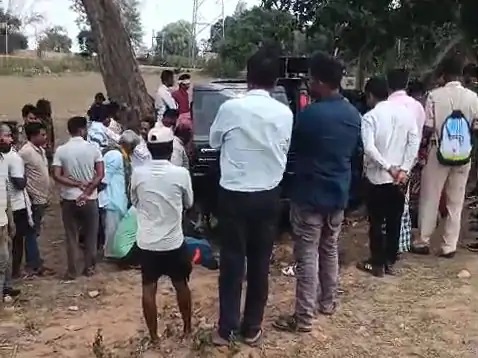 jharkhand Simdega accident-सिमडेगा में सड़क हादसा, अनियंत्रित स्कॉर्पियो पेड़ से टकरायी, एक ही परिवार के पांच लोगों की मौत jharkhand Simdega accident-सिमडेगा में सड़क हादसा, अनियंत्रित स्कॉर्पियो पेड़ से टकरायी, एक ही परिवार के पांच लोगों की मौत