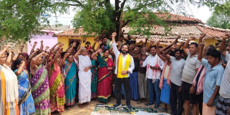 west singhbhum water crisis- आजादी के 78 साल बाद भी प्यासा है सोनुवा का बनुवा गांव, 30 दिनों में समाधान नहीं हुआ तो होगा निर्जला अनशन west singhbhum water crisis- आजादी के 78 साल बाद भी प्यासा है सोनुवा का बनुवा गांव, 30 दिनों में समाधान नहीं हुआ तो होगा निर्जला अनशन