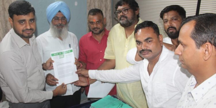 Jamshedpur jdu : मानगो की जनसमस्याओं को लेकर जदयू ने नगर आयुक्त को सौंपा ज्ञापन, शीघ्र समाधान की मांग Jamshedpur jdu : मानगो की जनसमस्याओं को लेकर जदयू ने नगर आयुक्त को सौंपा ज्ञापन, शीघ्र समाधान की मांग