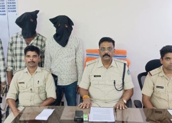 jamshedpur police success- मानगो के खड़िया बस्ती में हुई गोलीबारी मामले का पुलिस ने किया खुलासा, तीन गिरफ्तार, पैसों के लेन देन को लेकर हुए विवाद में दोस्त ने मारी गोली jamshedpur police success- मानगो के खड़िया बस्ती में हुई गोलीबारी मामले का पुलिस ने किया खुलासा, तीन गिरफ्तार, पैसों के लेन देन को लेकर हुए विवाद में दोस्त ने मारी गोली