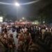 Jamshedpur murder protest : बिष्टुपुर डीडी बार में घायल हिमांशु की मौत के बाद आक्रोशित लोगों ने किया बिष्टुपुर गोलचक्कर जाम, पुलिस के खिलाफ लोगों में गुस्सा, देखिए – video