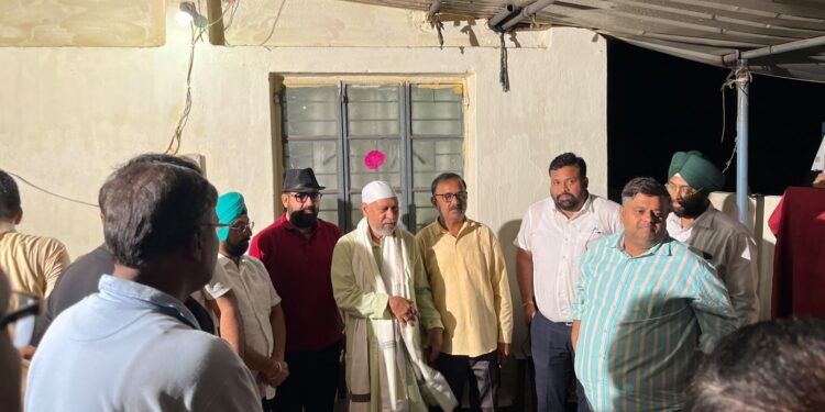 jamshedpur congress leader riyazuddin welcomed-हज से लौटे कांग्रेसी नेता रियाजुद्दीन खान का टेल्को में किया गया स्वागत, प्रेम व भाईचारे के लिए मांगी दुआएं jamshedpur congress leader riyazuddin welcomed-हज से लौटे कांग्रेसी नेता रियाजुद्दीन खान का टेल्को में किया गया स्वागत, प्रेम व भाईचारे के लिए मांगी दुआएं