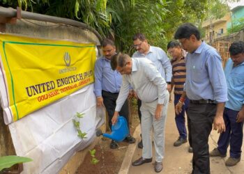 jamshedpur United EG tech- विश्व पर्यावरण दिवस पर यूनाइटेड ईजीटेक प्राइवेट लिमिटेड परिसर में लगाए गए फलदार पौधे,नियमित देखभाल का लिया संकल्प