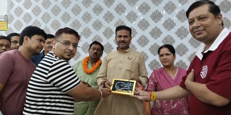 jharkhand deoghar kesarwani vaishya sabha-बैद्यनाथ धाम केसरवानी वैश्य सभा ने प्रयागराज के मेयर का किया अभिनंदन, एकजुटता के साथ समाज को रखें एक बंधन में: महापौर केसरवानी jharkhand deoghar kesarwani vaishya sabha-बैद्यनाथ धाम केसरवानी वैश्य सभा ने प्रयागराज के मेयर का किया अभिनंदन, एकजुटता के साथ समाज को रखें एक बंधन में: महापौर केसरवानी