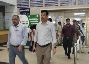 jamshedpur dc inspection-उपायुक्त ने किया एमजीएम अस्पताल का निरीक्षण, मलेरिया मरीजों से किया संवाद, पदाधिकारियों को साफ- सफाई समेत अन्य सुविधाओं को बेहतर बनाए रखने के दिए निर्देश, देखिए video