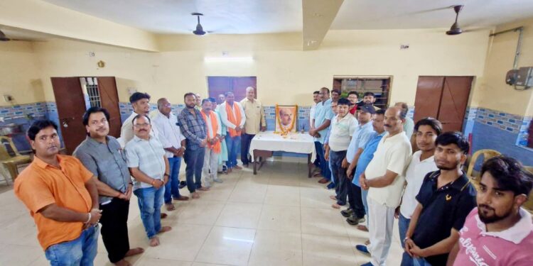 jamshedpur bjp kadma : भाजपा कदमा मंडल ने बलिदान दिवस मनाया, दी डॉ. श्यामा प्रसाद मुखर्जी को श्रद्धांजलि jamshedpur bjp kadma : भाजपा कदमा मंडल ने बलिदान दिवस मनाया, दी डॉ. श्यामा प्रसाद मुखर्जी को श्रद्धांजलि