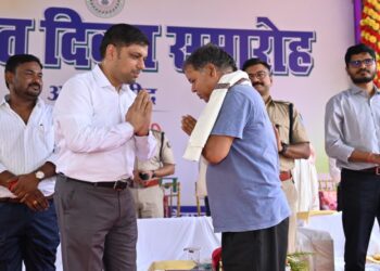 deoghar tribute meeting- शहीदों की शहादत को सभी ने किया नमन, देश भक्तों के दिखाए मार्ग पर चलना सच्ची श्रद्धांजलि: डीसी, पर्यटन स्थलों को बेहतर बनाने से जुड़े अपने सुझाव जिला प्रशासन को अवश्य दे deoghar tribute meeting- शहीदों की शहादत को सभी ने किया नमन, देश भक्तों के दिखाए मार्ग पर चलना सच्ची श्रद्धांजलि: डीसी, पर्यटन स्थलों को बेहतर बनाने से जुड़े अपने सुझाव जिला प्रशासन को अवश्य दे