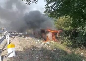 Gujarat road accident- गुजरात में सड़क हादसा, सूरत के बारडोली में दो बसें टकरायी, लगी आग, सात यात्रियों की मौत, एक दर्जन से ज्यादा लोग घायल
