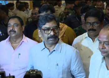 jharkhand cabinet meeting : झारखंड कैबिनेट की बैठक में 23 प्रस्तावों को मंजूरी, जमशेदपुर के ग्रामीण इलाका के पन्ना के खदान के ऑक्शन की प्रक्रिया शुरू, जंगली जानवरों से हमले में मौत होने पर मिलेंगे 10 लाख, मोटर यान निरीक्षकों की बहाली का रास्ता साफ, jharkhand cabinet meeting : झारखंड कैबिनेट की बैठक में 23 प्रस्तावों को मंजूरी, जमशेदपुर के ग्रामीण इलाका के पन्ना के खदान के ऑक्शन की प्रक्रिया शुरू, जंगली जानवरों से हमले में मौत होने पर मिलेंगे 10 लाख, मोटर यान निरीक्षकों की बहाली का रास्ता साफ,