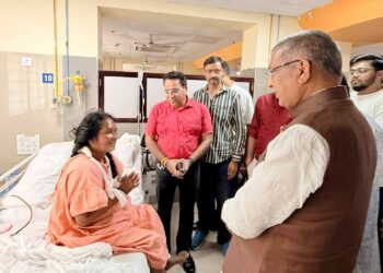 BJP state president arrives tmh- घायल चाईबासा जिला अध्यक्ष गीता बालमुचू का हाल जानने टीएमएच पहुंचे भाजपा प्रदेश अध्यक्ष आदित्य साहू