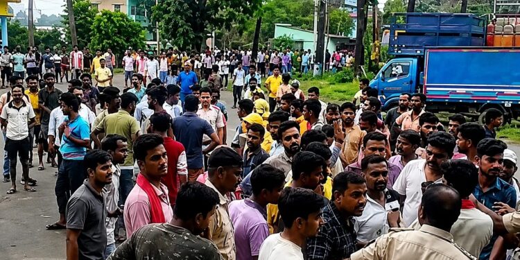 jharkhand godda firing- गोड्डा के पोड़ैयाहाट के मुखिया को दिनदहाड़े बदमाशों ने मारी गोली, बाल बाल बचे, मामले की जांच में जुटी पुलिस jharkhand godda firing- गोड्डा के पोड़ैयाहाट के मुखिया को दिनदहाड़े बदमाशों ने मारी गोली, बाल बाल बचे, मामले की जांच में जुटी पुलिस