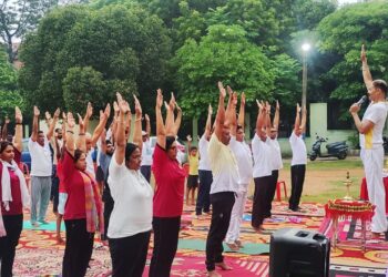 Jamshedpur yoga camp-योग संबंधी प्रश्नोत्तरी में प्रतिभागियों ने दिखाई भागीदारी, कदमा शास्त्रीनगर के जॉगर्स पार्क में लगा योग शिविर Jamshedpur yoga camp-योग संबंधी प्रश्नोत्तरी में प्रतिभागियों ने दिखाई भागीदारी, कदमा शास्त्रीनगर के जॉगर्स पार्क में लगा योग शिविर