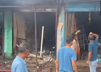 jharkhand deoghar fire- देवघर के कुंडा में दो दुकानों में लगी आग, सभी सामान जलकर हुआ राख, 10-12 लाख का नुकसान