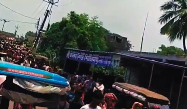 West Bengal jahangir khan lockup issue- जहांगीर खान को लॉकअप से छुड़ाने के लिए थाने पर हमला, 8 गिरफ्तार, टीएमसी नेता की पत्नी निकली मास्टरमाइंड West Bengal jahangir khan lockup issue- जहांगीर खान को लॉकअप से छुड़ाने के लिए थाने पर हमला, 8 गिरफ्तार, टीएमसी नेता की पत्नी निकली मास्टरमाइंड