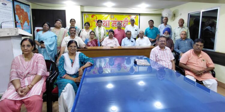 jamsheedpur tulsi bhavan-तुलसी भवन के प्रयाग कक्ष में मासिक ‘कथा मंजरी’ का आयोजन, 13 साहित्यकारों ने पढ़ी स्वरचित कविताएं jamsheedpur tulsi bhavan-तुलसी भवन के प्रयाग कक्ष में मासिक ‘कथा मंजरी’ का आयोजन, 13 साहित्यकारों ने पढ़ी स्वरचित कविताएं