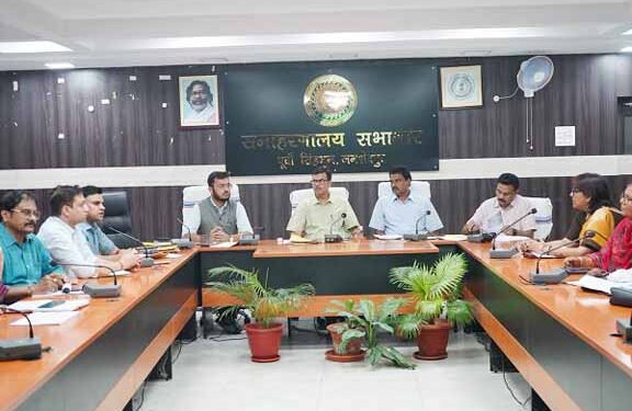 jamshedpur cm school of excellence : जमशेदपुर के उपायुक्त ने सीएम स्कूल ऑफ एक्सीलेंस एवं कस्तूरबा गांधी बालिका विद्यालयों का किया निरीक्षण, रिक्त सीटों पर शीघ्र नामांकन, रेमेडियल क्लास व शिक्षक कार्यशाला के निर्देश
