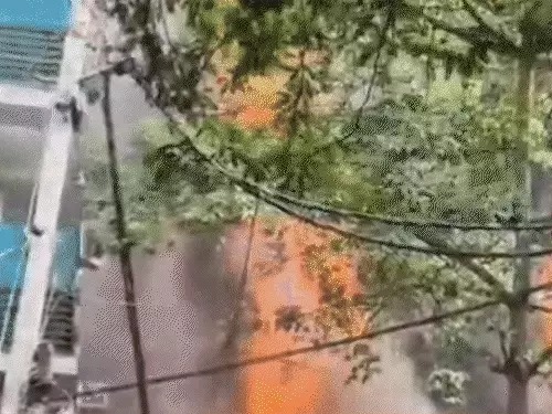 Delhi restaurant fire-दिल्ली के मालवीय नगर में एक रेस्तरां में लगी आग, 21 लोगों की मौत, 40 से ज्यादा लोगों को बचाया गया Delhi restaurant fire-दिल्ली के मालवीय नगर में एक रेस्तरां में लगी आग, 21 लोगों की मौत, 40 से ज्यादा लोगों को बचाया गया