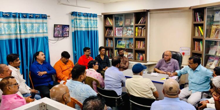 jamshedpur mla saryu roy meeting-मानगो में पानी नहीं तो आंदोलन,जेएनएसी क्षेत्र की समस्याओं को लेकर कार्यकर्ता मिलेंगे पदाधिकारियों से,सरयू राय की अध्यक्षता में बिष्टुपुर में प्रमुख कार्यकर्ताओं की सुबह और शाम में हुई बैठक