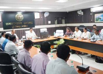 jamshedpur dc review meeting : जमशेदपुर के उपायुक्त ने की जिला आपूर्ति विभाग की समीक्षात्मक बैठक, लंबित राशन कार्ड मामलों का शीघ्र निष्पादन करें, सभी पात्र लाभुकों तक समय पर पहुंचे राशन