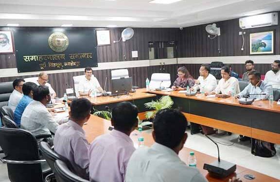 jamshedpur dc review meeting : जमशेदपुर के उपायुक्त ने की जिला आपूर्ति विभाग की समीक्षात्मक बैठक, लंबित राशन कार्ड मामलों का शीघ्र निष्पादन करें, सभी पात्र लाभुकों तक समय पर पहुंचे राशन