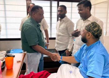 Jamshedpur congress president admitted to hospital : जमशेदपुर कांग्रेस अध्यक्ष परविंदर की तबीयत बिगड़ी, टीएमएच में भर्ती, बन्ना समेत कई लोग पहुंचे