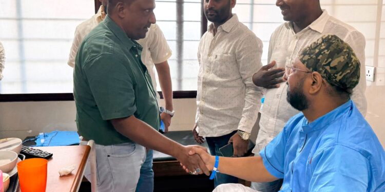 Jamshedpur congress president admitted to hospital : जमशेदपुर कांग्रेस अध्यक्ष परविंदर की तबीयत बिगड़ी, टीएमएच में भर्ती, बन्ना समेत कई लोग पहुंचे Jamshedpur congress president admitted to hospital : जमशेदपुर कांग्रेस अध्यक्ष परविंदर की तबीयत बिगड़ी, टीएमएच में भर्ती, बन्ना समेत कई लोग पहुंचे