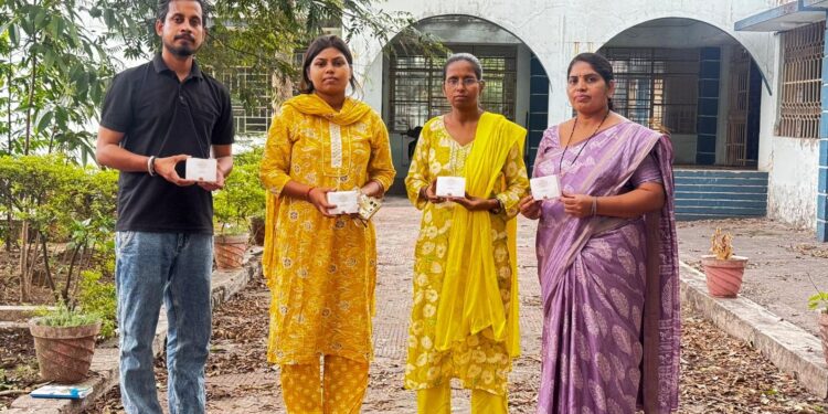 Jamshedpur skill center- बागुनहातु स्किल सेंटर में उत्पादन व प्रशिक्षण केंद्र में महिलाओं ने बढ़ चढ़कर लिया हिस्सा