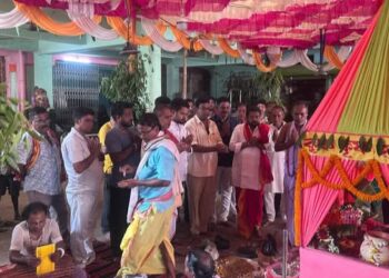 Jamshedpur rural – चाकुलिया के सार्वजनिक दुर्गा मंदिर परिसर में 24 प्रहर हरिनाम संकीर्तन शुरू, उमड़ी भक्तों की भीड़