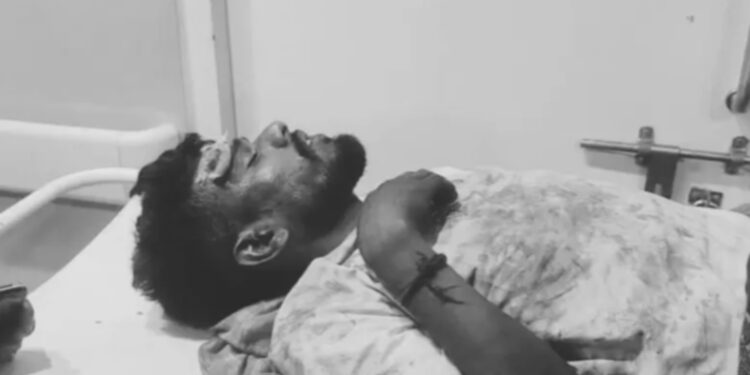 Jamshedpur attack : जेम्को बाजार में युवक पर जानलेवा हमला, एमजीएम में भर्ती Jamshedpur attack : जेम्को बाजार में युवक पर जानलेवा हमला, एमजीएम में भर्ती