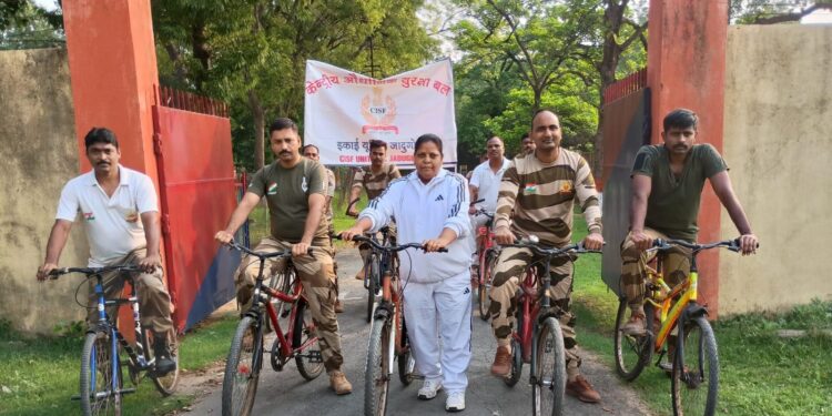 Jamshedpur rural – फिट इंडिया स्वस्थ इंडिया अभियान के तहत सीआइएसएफ के जवानों ने  जादूगोड़ा में निकाली साइकिल रैली, लोगों ने सराहा